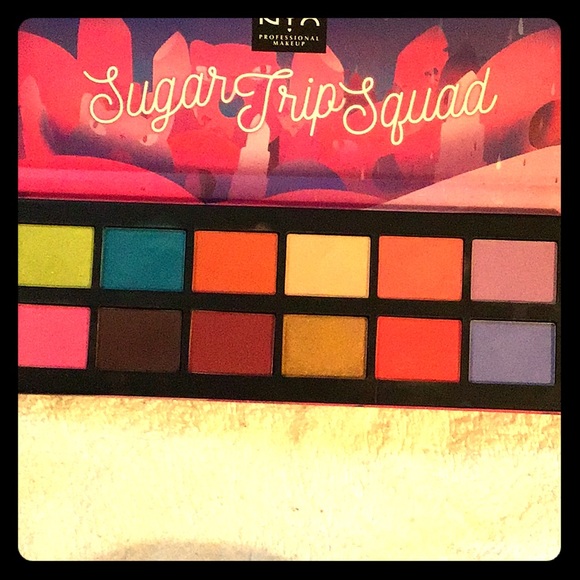 Makeup - Picture 1 of 2